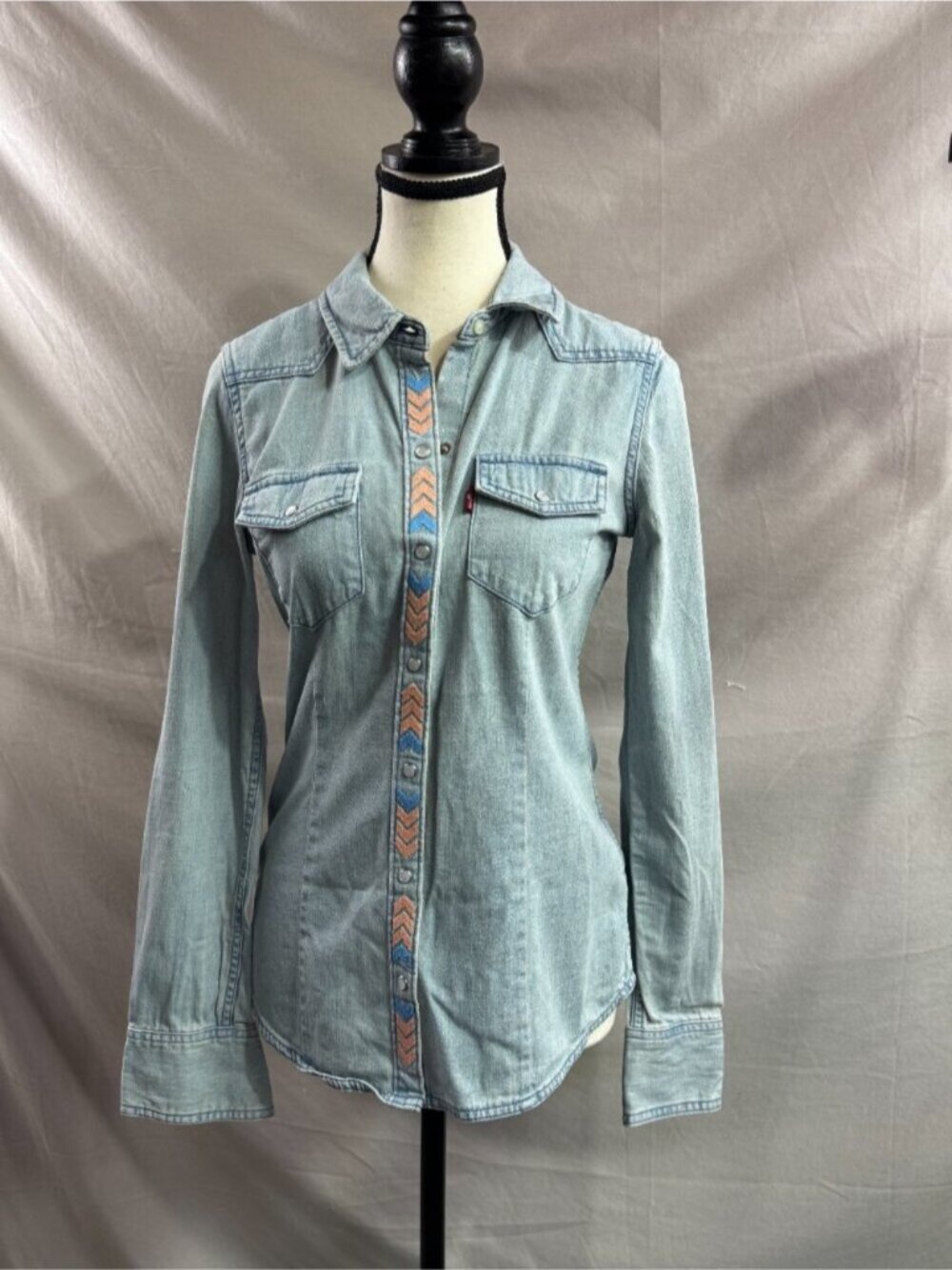Levi's Embroidered Western Denim Shirt – Light Wash - Picture 5 of 6